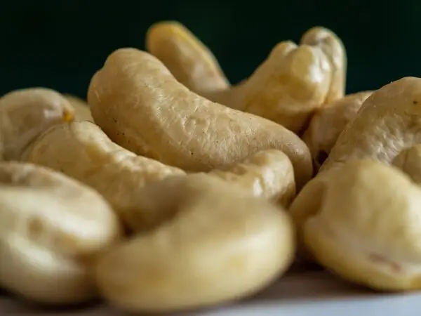 cashews, nuts, nutrition-5120349.jpg